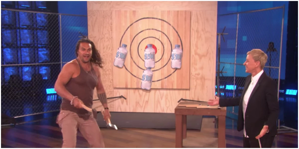 Βίντεο: Ο Τζέισον Μομόα δείχνει πως να πετάτε το τσεκούρι σαν… μαχαίρι και το κάνει άριστα!